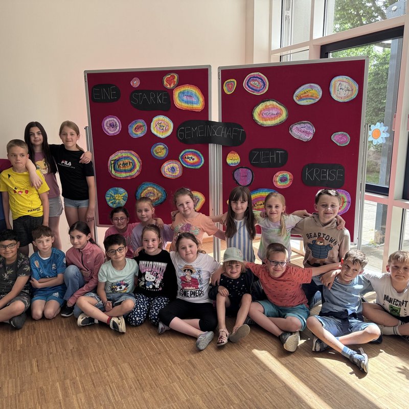 Kunstprojekt unserer 2B – Eine starke Gemeinschaft zieht Kreise